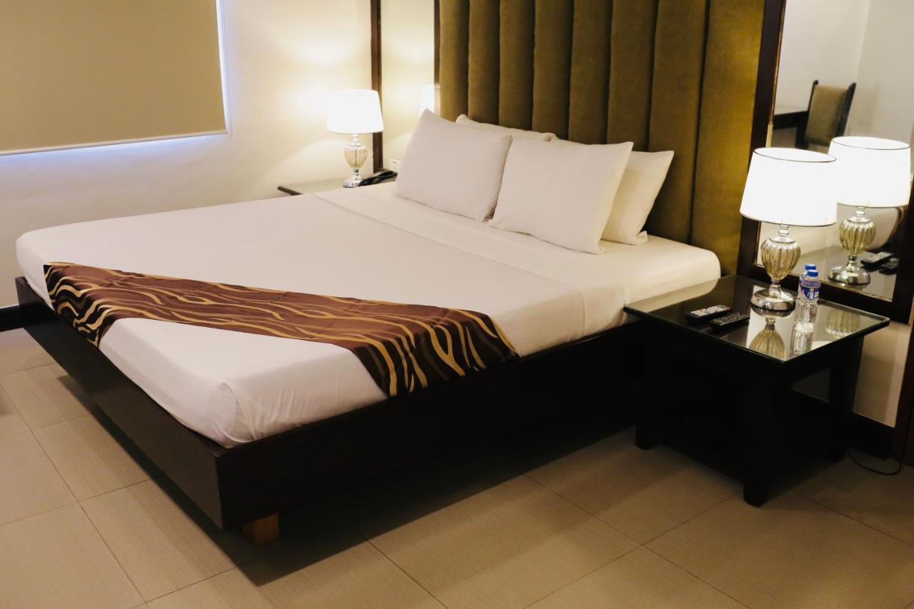 Amalfi718 Hotel Lipa City Dış mekan fotoğraf